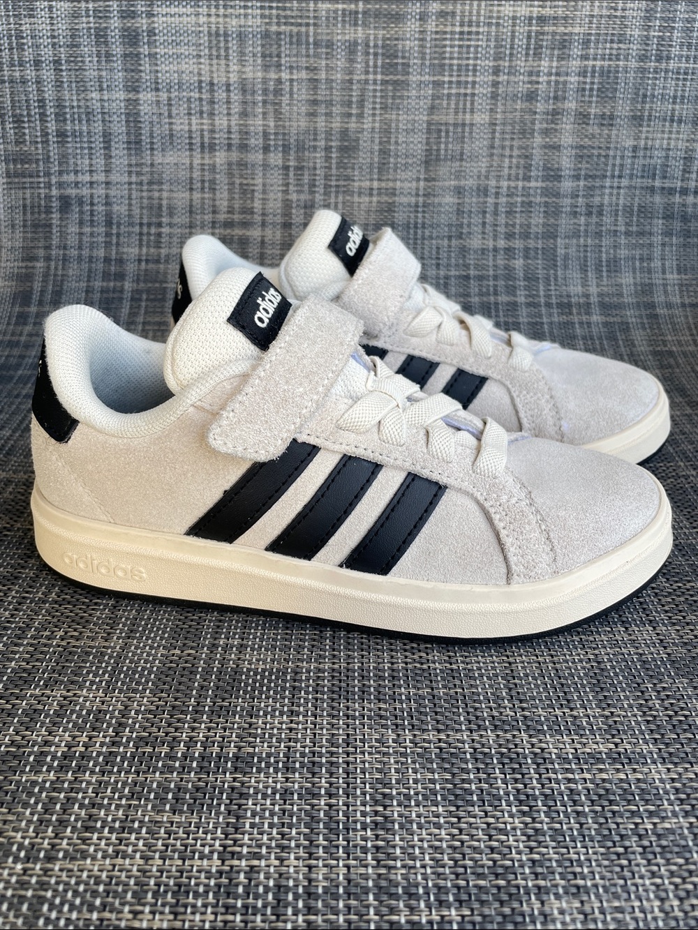 adidas Grand Court 00s Kids Suede Sneakers Light Beige Black Easy-on Shoes 12.5